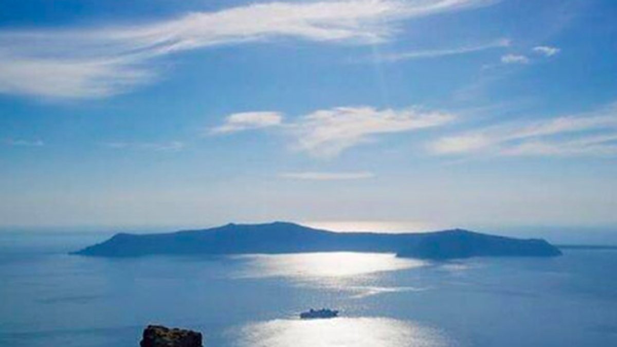 Grekiska Santorini bjuder på en pool med en väääääldigt utsträckt utsikt.